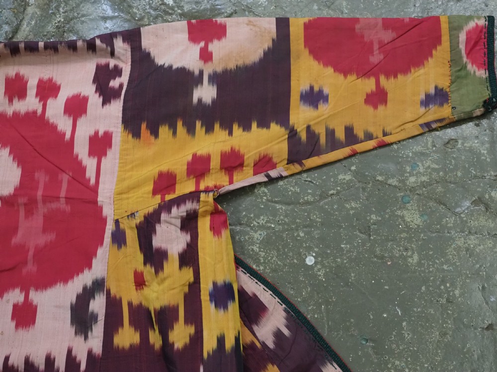 ANTIQUE UZBEK SILK IKAT GENTLEMANS COAT 'KHALAT' BUKHARA REGION, CIRCA 1880. View IV