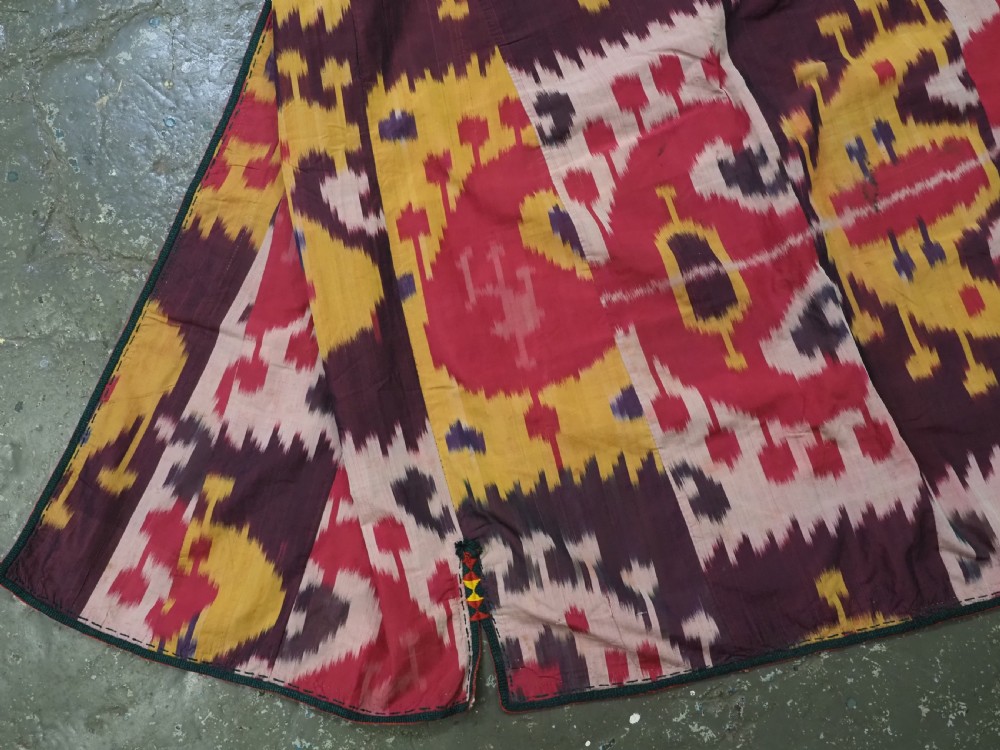 ANTIQUE UZBEK SILK IKAT GENTLEMANS COAT 'KHALAT' BUKHARA REGION, CIRCA 1880. View V