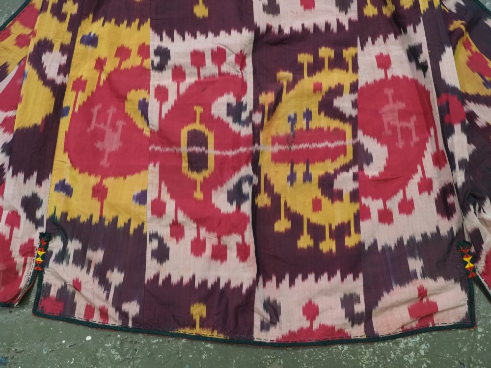 ANTIQUE UZBEK SILK IKAT GENTLEMANS COAT 'KHALAT' BUKHARA REGION, CIRCA 1880. View VI