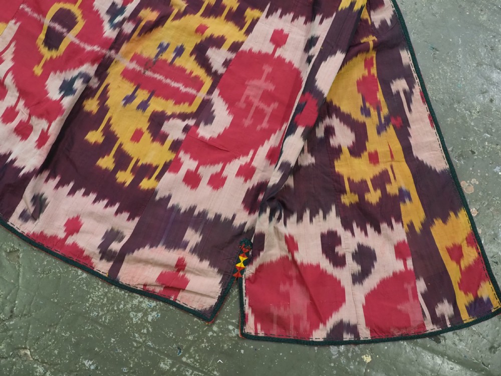 ANTIQUE UZBEK SILK IKAT GENTLEMANS COAT 'KHALAT' BUKHARA REGION, CIRCA 1880. View VII