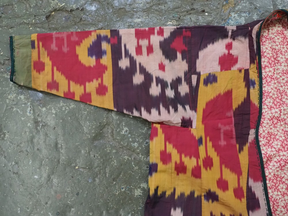 ANTIQUE UZBEK SILK IKAT GENTLEMANS COAT 'KHALAT' BUKHARA REGION, CIRCA 1880. View IX