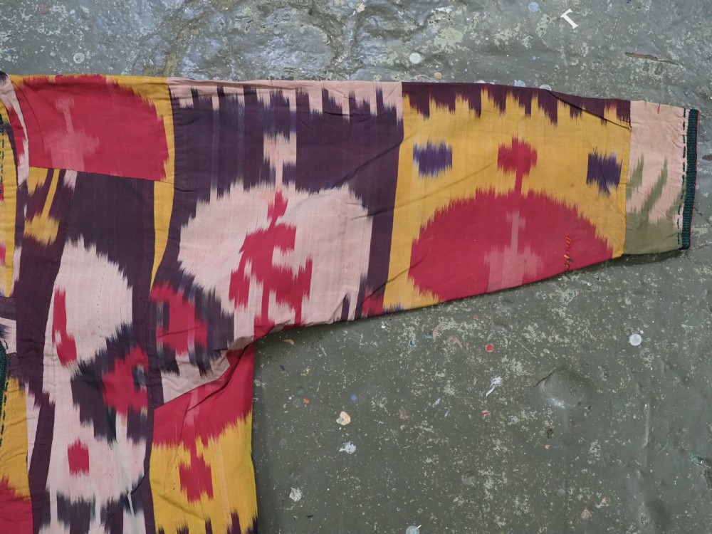 ANTIQUE UZBEK SILK IKAT GENTLEMANS COAT 'KHALAT' BUKHARA REGION, CIRCA 1880. View XI