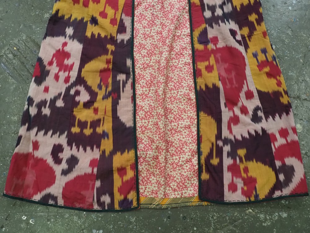 ANTIQUE UZBEK SILK IKAT GENTLEMANS COAT 'KHALAT' BUKHARA REGION, CIRCA 1880. View XII