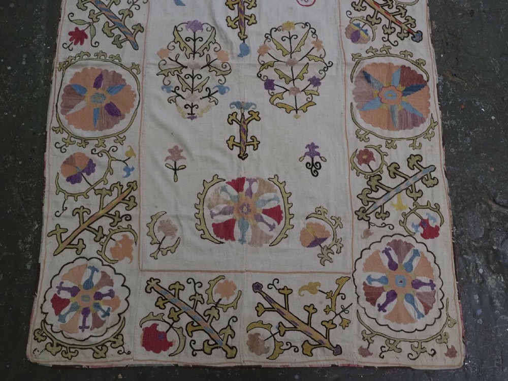 ANTIQUE UZBEK SUZANI, BUKHARA REGION, SILK TAMBOUR WORK ON LINEN, CIRCA 1920. View III
