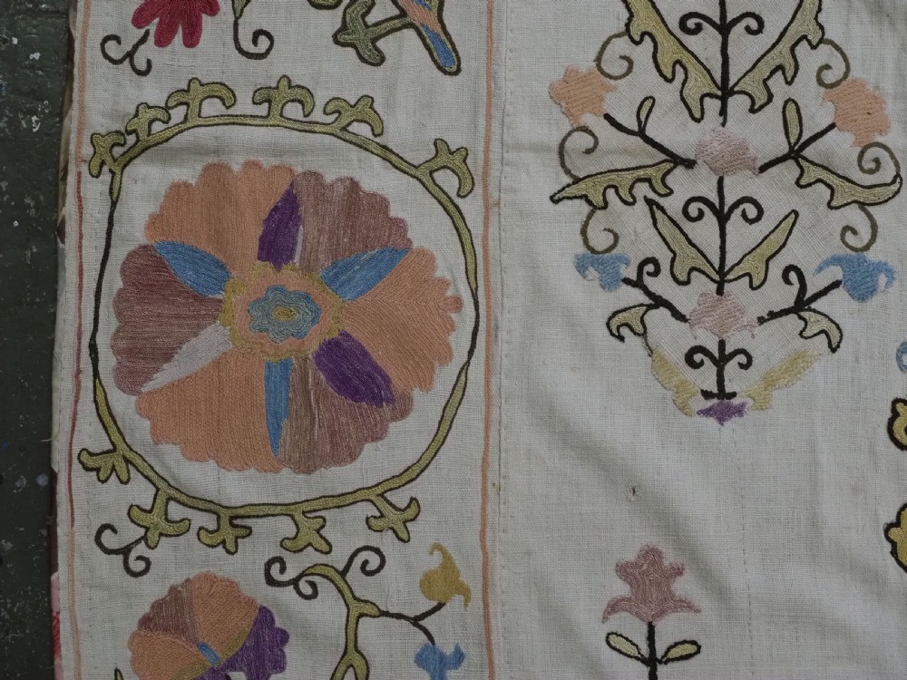 ANTIQUE UZBEK SUZANI, BUKHARA REGION, SILK TAMBOUR WORK ON LINEN, CIRCA 1920. View V