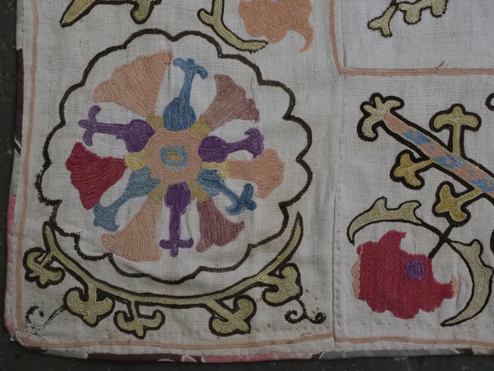 ANTIQUE UZBEK SUZANI, BUKHARA REGION, SILK TAMBOUR WORK ON LINEN, CIRCA 1920. View VIII