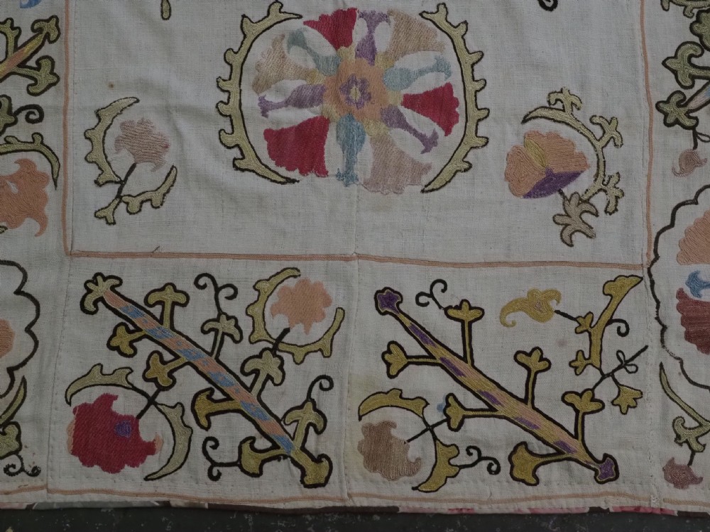 ANTIQUE UZBEK SUZANI, BUKHARA REGION, SILK TAMBOUR WORK ON LINEN, CIRCA 1920. View IX
