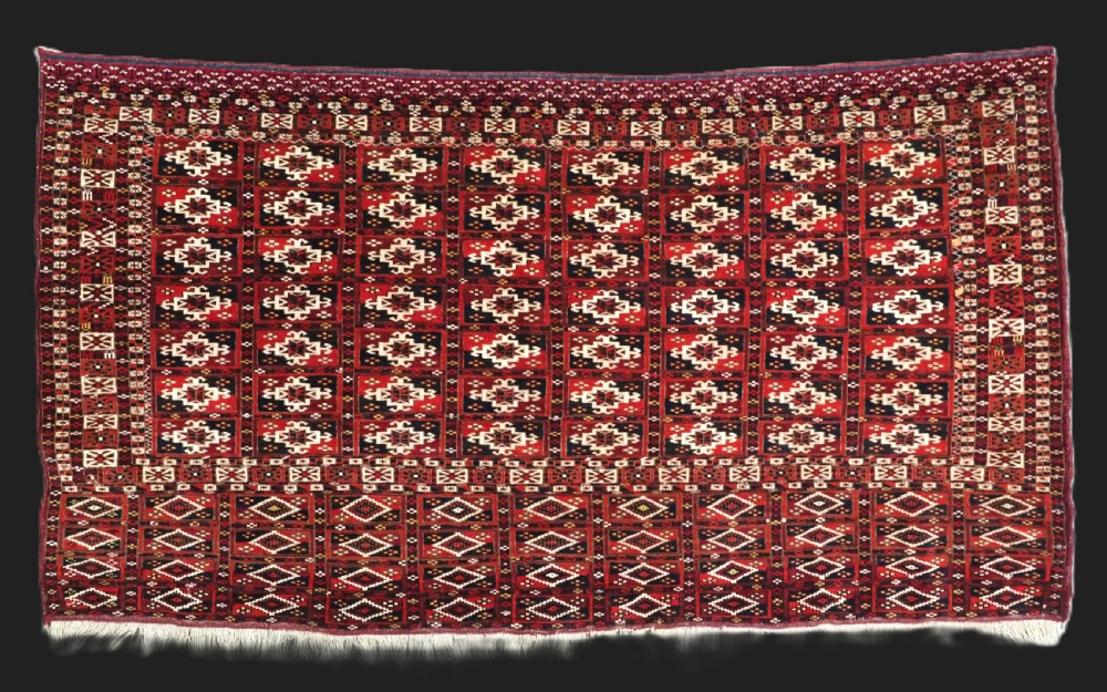 ANTIQUE TEKKE TURKMEN CHUVAL FACE OF SCARCE FORMAT WITH AINA GUL DESIGN, CIRCA 1880.