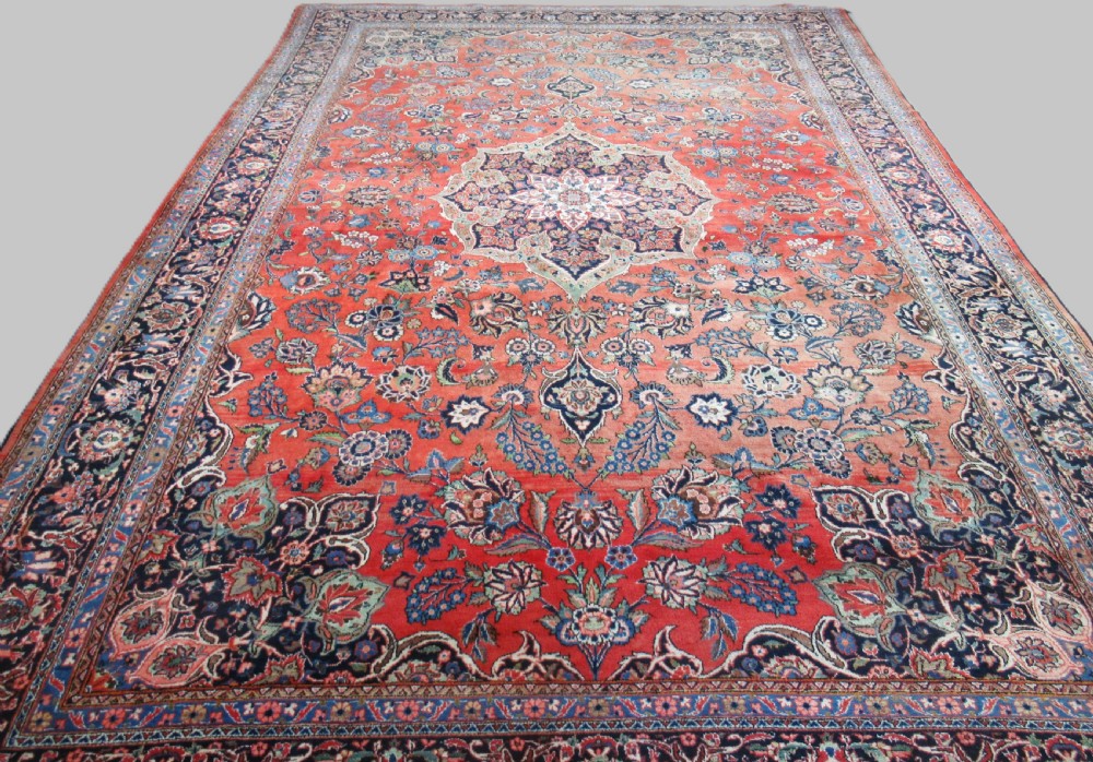VINTAGE KASHAN CARPET OF LARGE SIZE SUITABLE FOR HEAVY USE, CIRCA 1930. View II