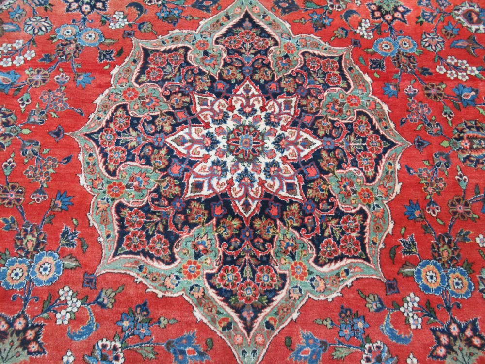 VINTAGE KASHAN CARPET OF LARGE SIZE SUITABLE FOR HEAVY USE, CIRCA 1930. View III