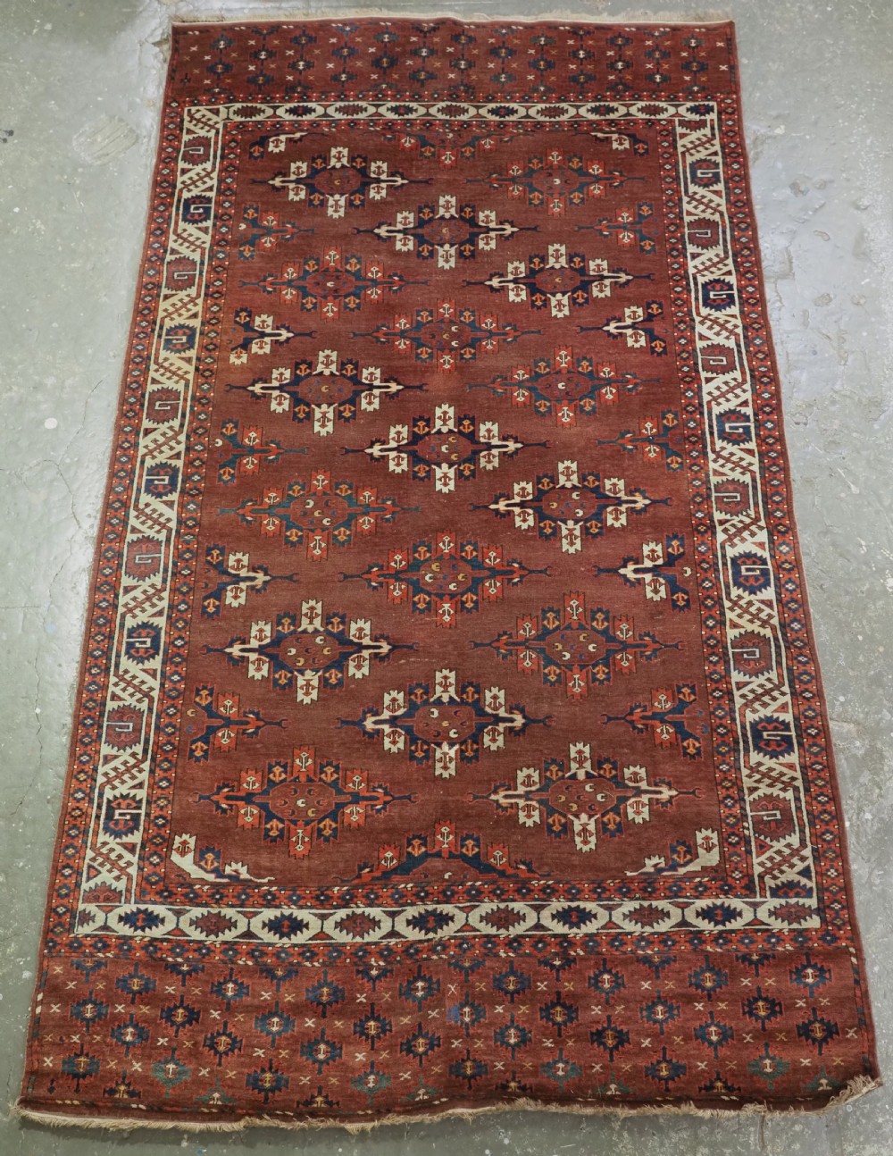ANTIQUE KARADASAHLI YOMUT SMALL MAIN CARPET WITH C-CENTRED KEPSE GULS, EARLY 19TH CENTURY.