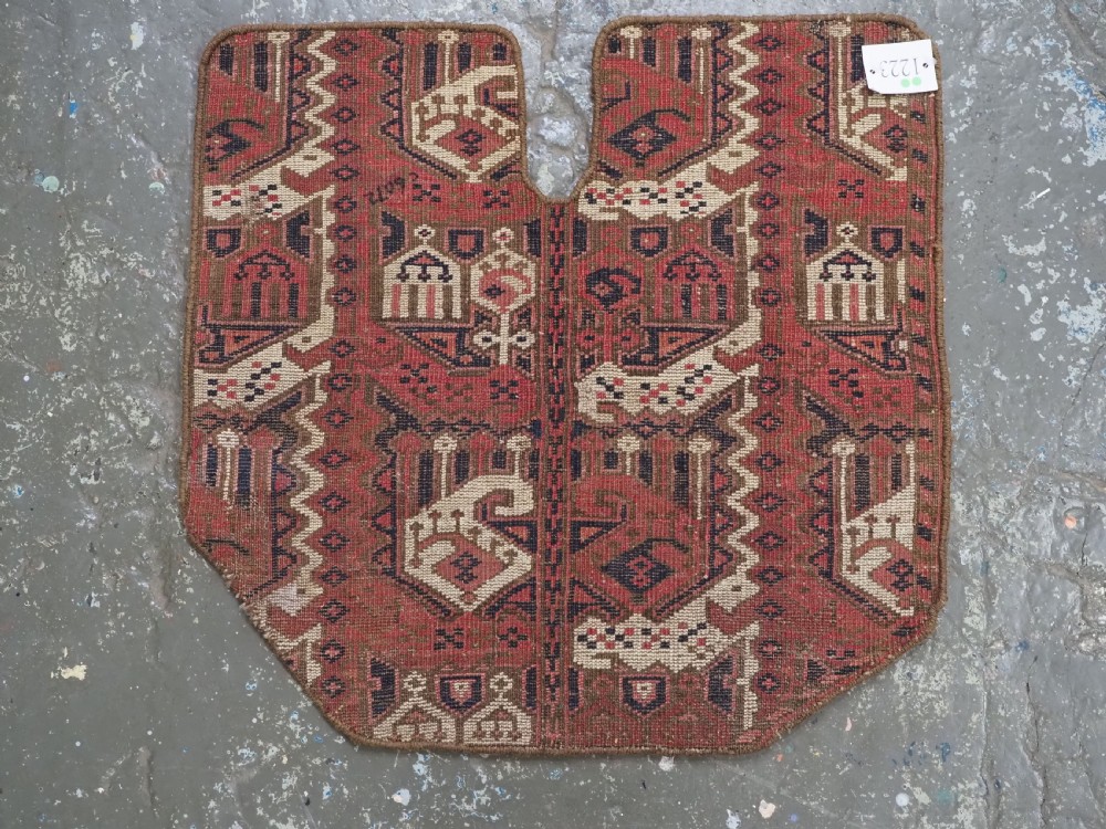 A late nineteenth-century Ersari Beshir Turkmen saddle rug featuring red, cream, and dark navy geometric patterns with a central top notch. View XI