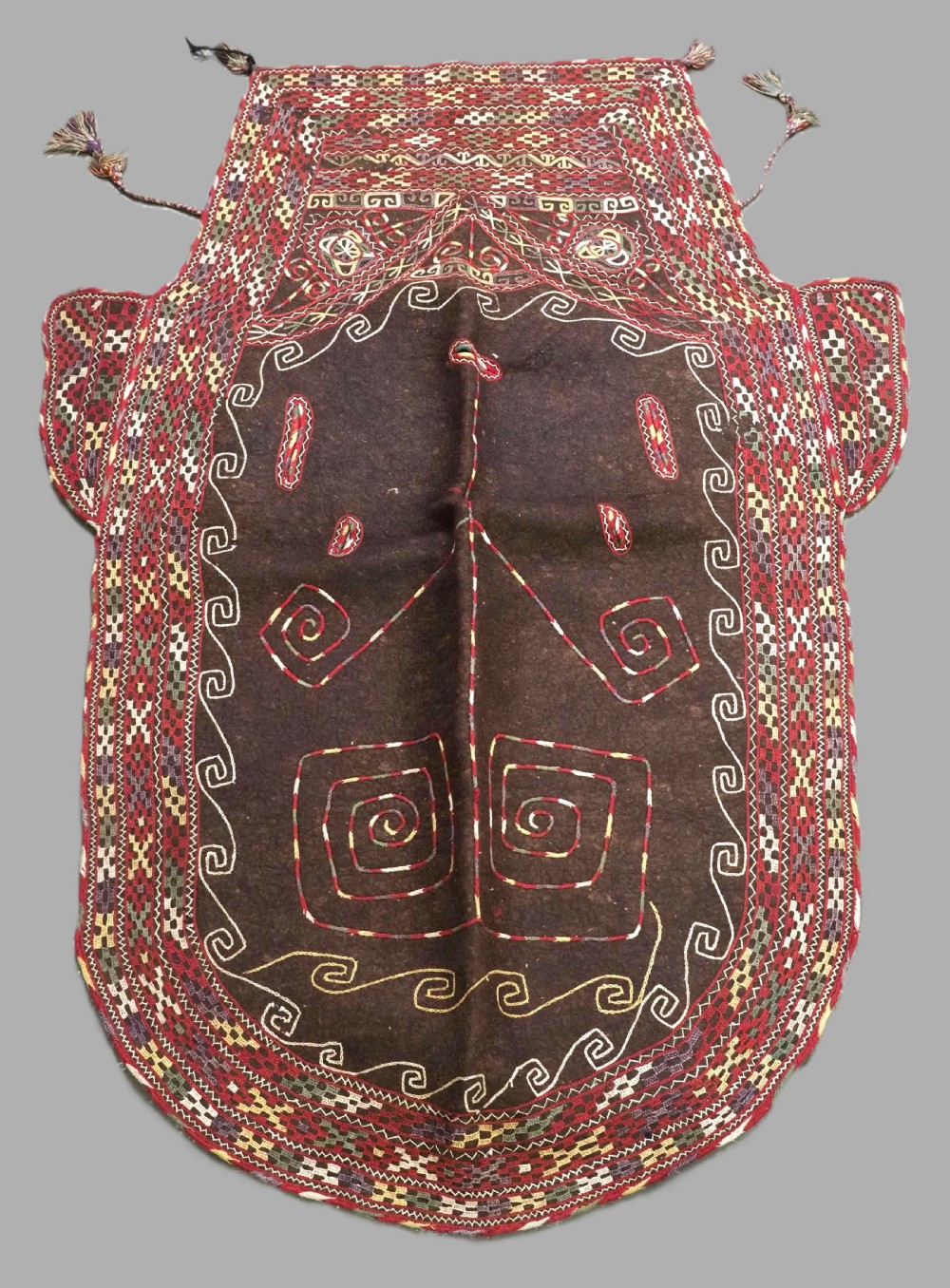 ANTIQUE YOMUT TURKMEN EMBROIDERED CEREMONIAL FELT HORSE BLANKET, CIRCA 1900.