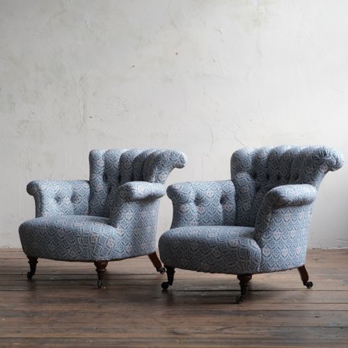 PAIR OF HOWARD AND SONS ARMCHAIRS EARLY - ADDITIONAL PHOTO 3