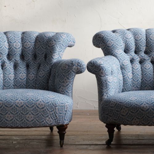 PAIR OF HOWARD AND SONS ARMCHAIRS EARLY - ADDITIONAL PHOTO 5