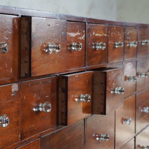 EARLY 20TH CENTURY CHEMISTS APOTHECARY DRAWERS - ADDITIONAL PHOTO 4