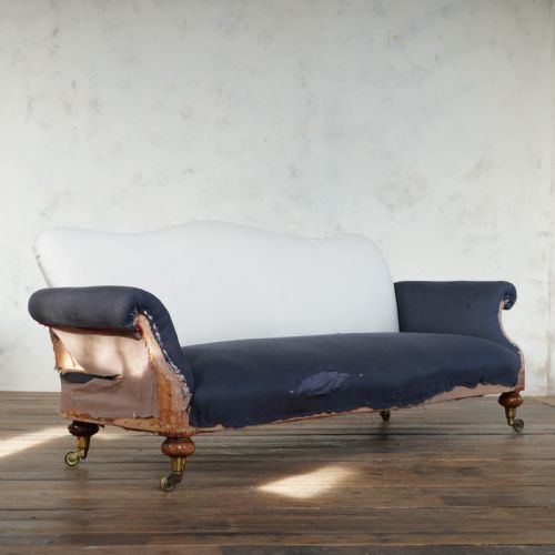 COUNTRY HOUSE SOFA BY HINDLEY AND SONS - ADDITIONAL PHOTO 2