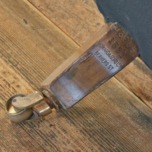 HOWARD AND SONS WOODSTOCK ARMCHAIR - ADDITIONAL PHOTO 7