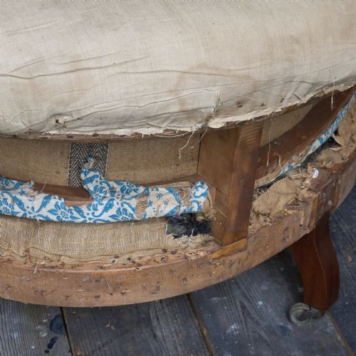 HOWARD AND SONS EARLY KIDNEY SHAPED SOFA - ADDITIONAL PHOTO 1