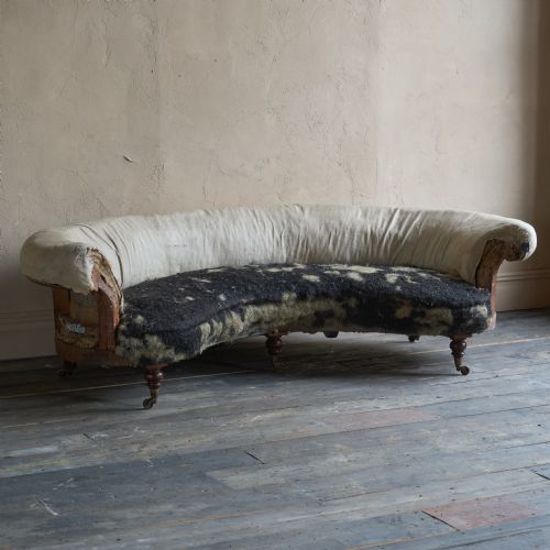 HOWARD AND SONS EARLY KIDNEY SHAPED SOFA - ADDITIONAL PHOTO 5