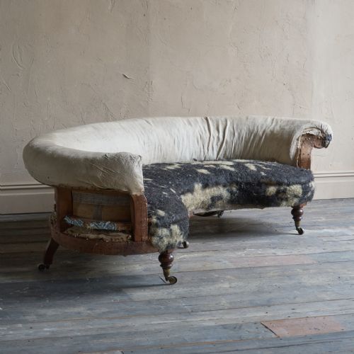 HOWARD AND SONS EARLY KIDNEY SHAPED SOFA - ADDITIONAL PHOTO 7