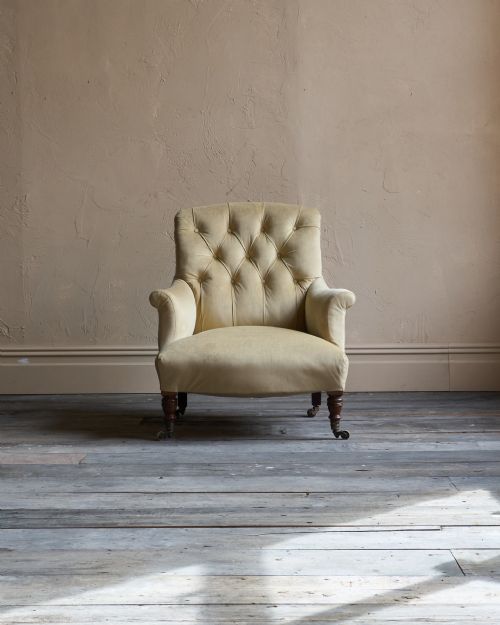 HOWARD AND SONS ARMCHAIR IN GOLD VELVET - ADDITIONAL PHOTO 1