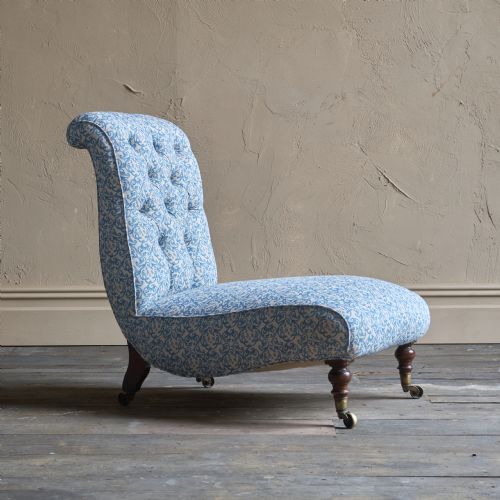A PAIR OF HOWARD AND SONS SLIPPER CHAIRS DEEP SEATED - ADDITIONAL PHOTO 3