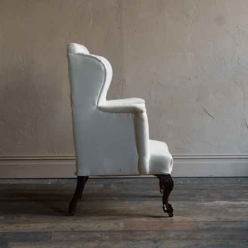 A LARGE GEORGE LL STYLE WINGBACK ARMCHAIR - ADDITIONAL PHOTO 3