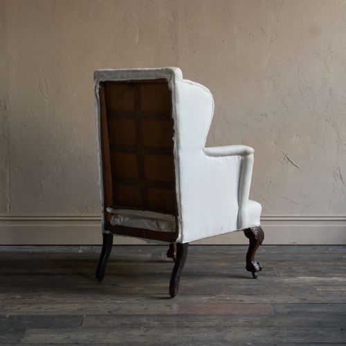 A LARGE GEORGE LL STYLE WINGBACK ARMCHAIR - ADDITIONAL PHOTO 4