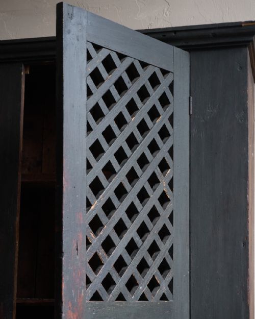 A PAINTED PINE 'BREAD CHEESE' CUPBOARD - ADDITIONAL PHOTO 1