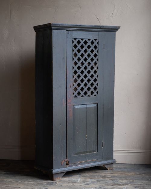 A PAINTED PINE 'BREAD CHEESE' CUPBOARD - ADDITIONAL PHOTO 2