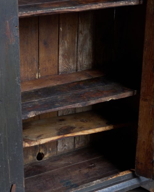 A PAINTED PINE 'BREAD CHEESE' CUPBOARD - ADDITIONAL PHOTO 4