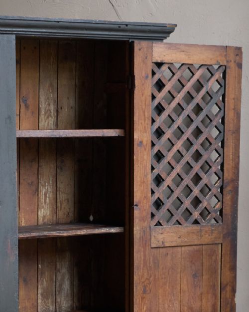 A PAINTED PINE 'BREAD CHEESE' CUPBOARD - ADDITIONAL PHOTO 6