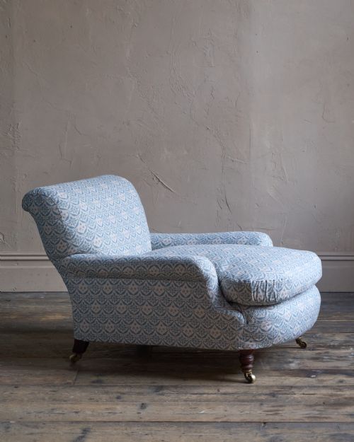 HOWARD AND SONS CLUB ARMCHAIR - ADDITIONAL PHOTO 2