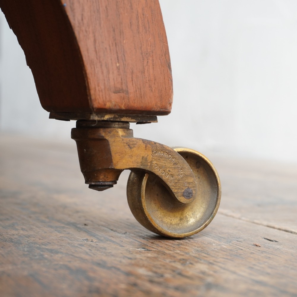 Howard and Sons Baring Sofa View VIII