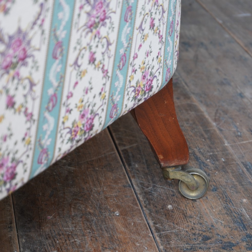 Howard and Sons Baring Sofa View XI