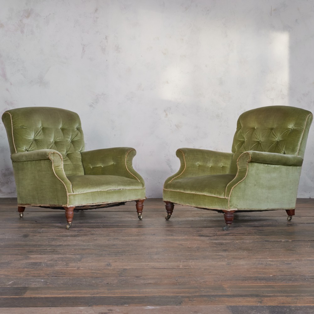 vv



Hindley and Sons - Pair of Armchairs
