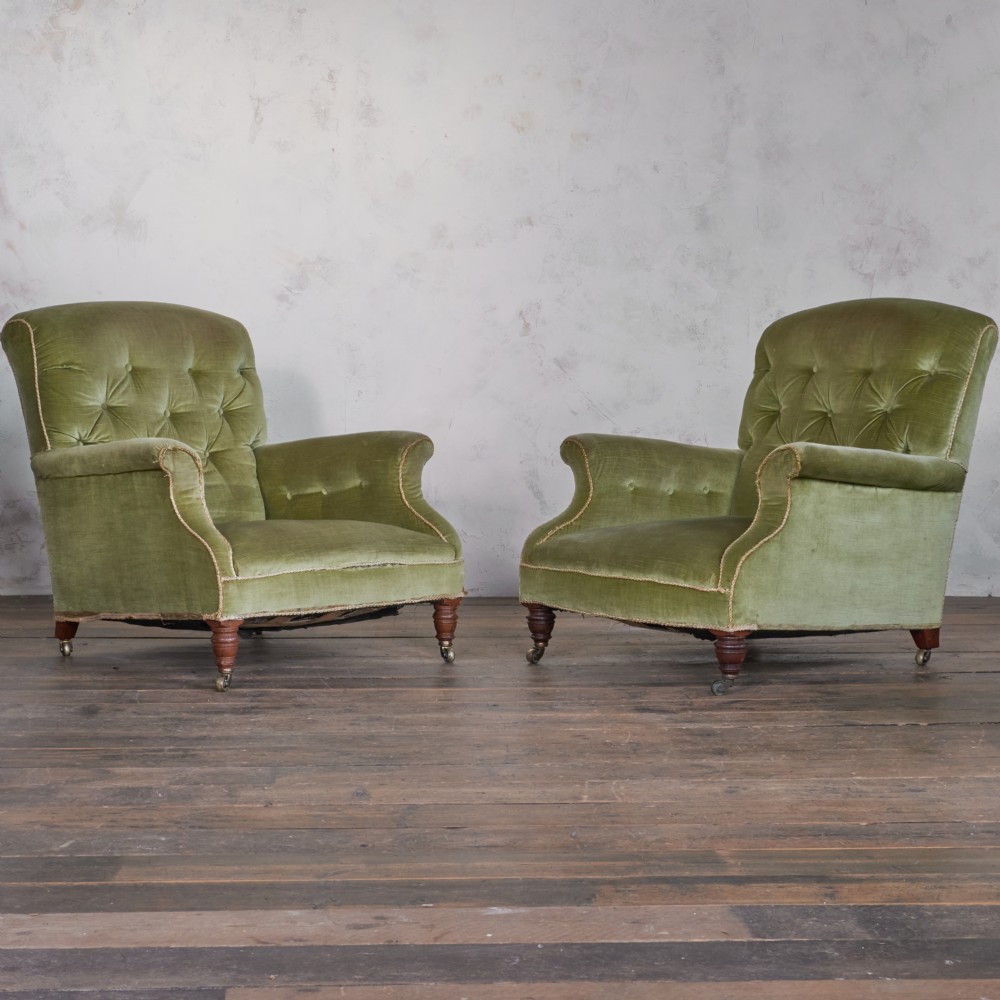 vv



Hindley and Sons - Pair of Armchairs
 View II