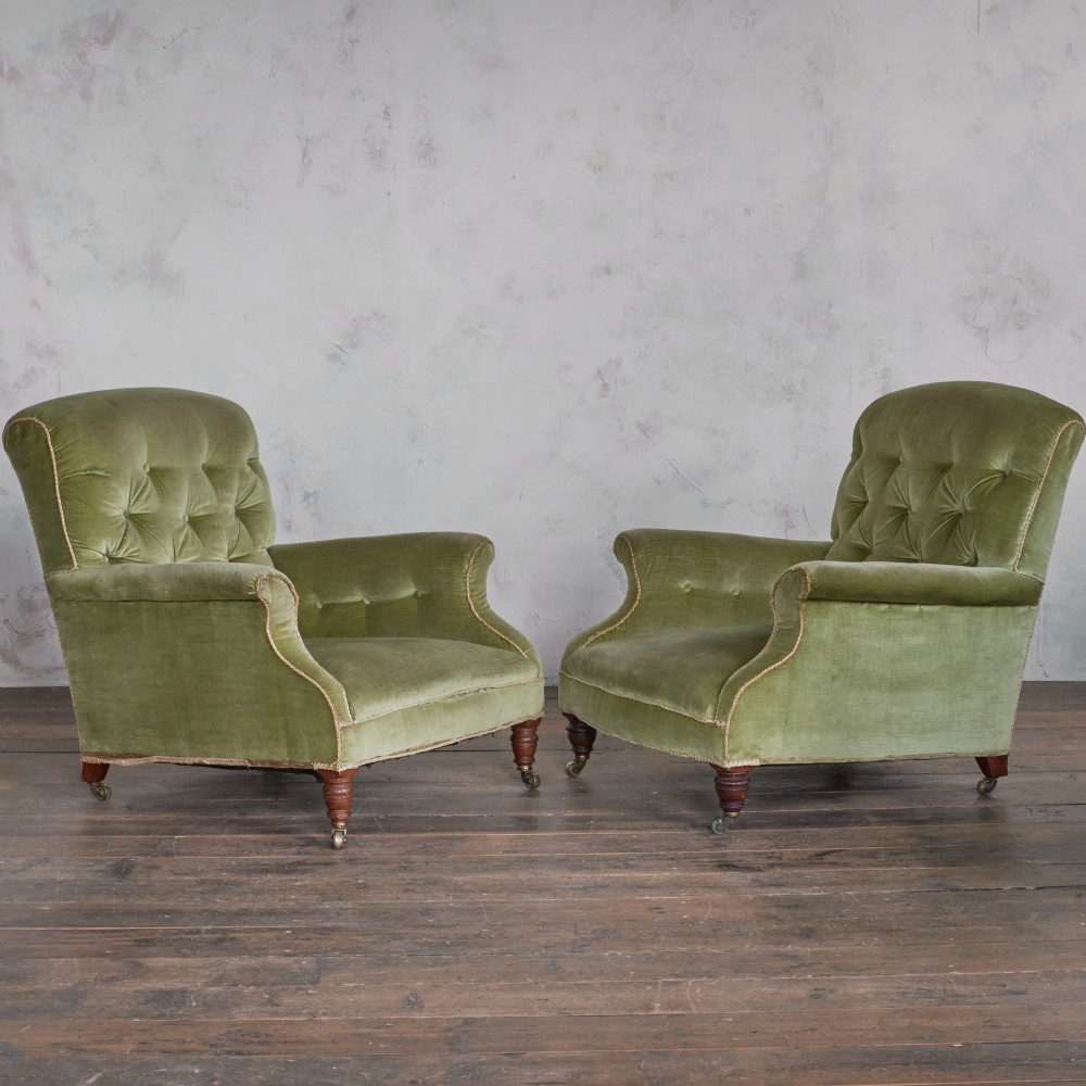 vv



Hindley and Sons - Pair of Armchairs
 View III