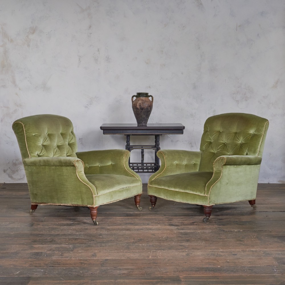 vv



Hindley and Sons - Pair of Armchairs
 View IX