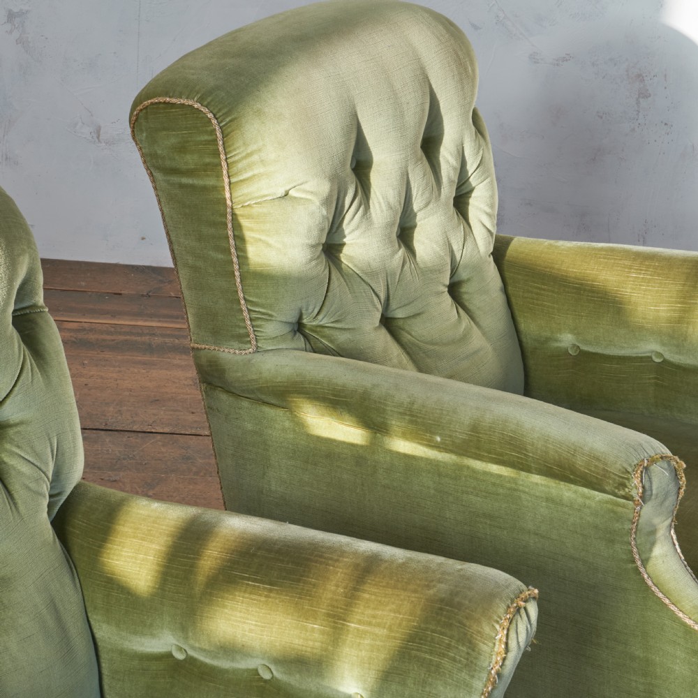 vv



Hindley and Sons - Pair of Armchairs
 View XVIII