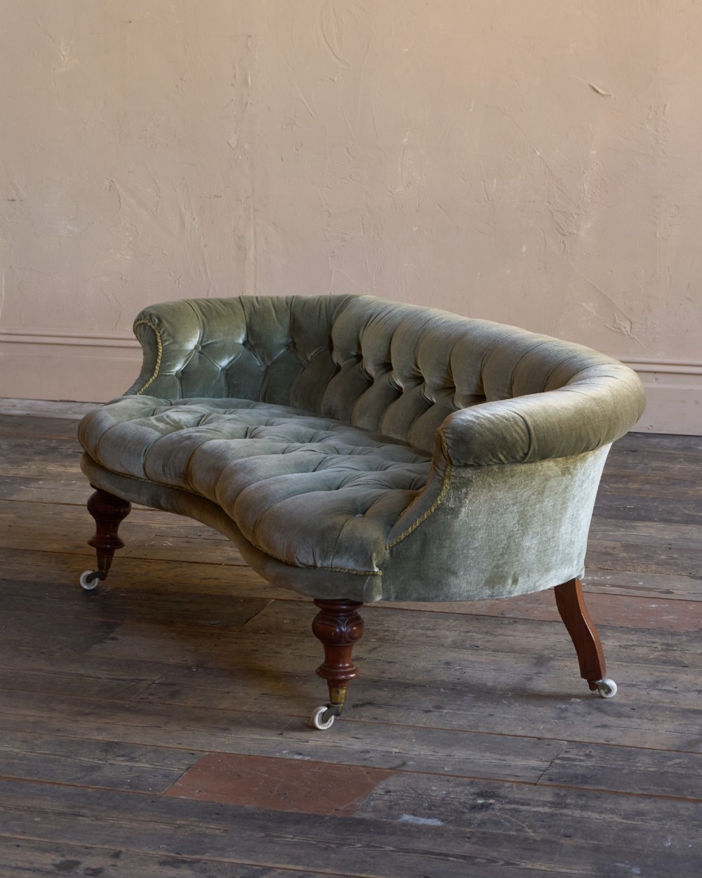 Antique Kidney Sofa - Green Velvet
 View III