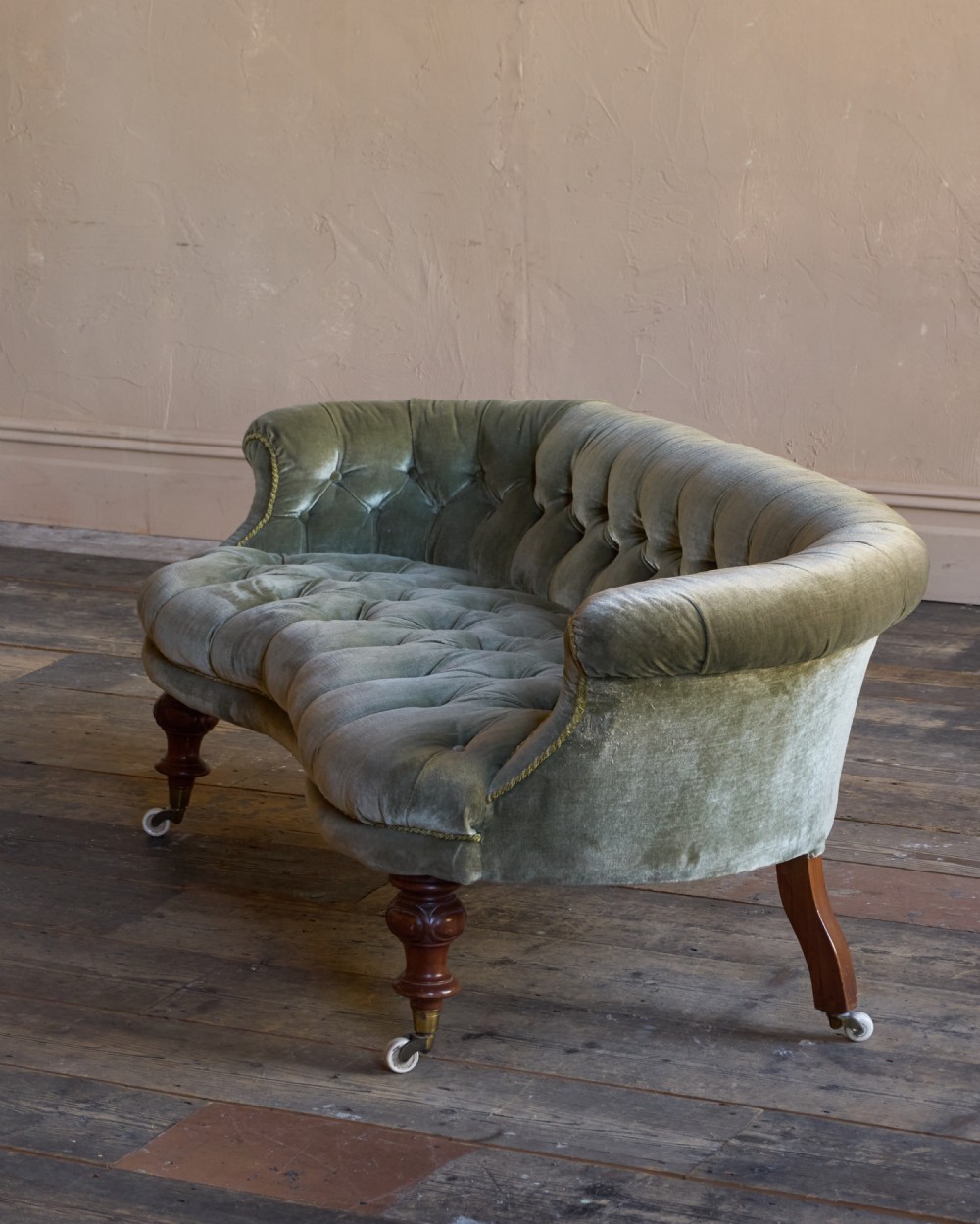 Antique Kidney Sofa - Green Velvet
 View IV