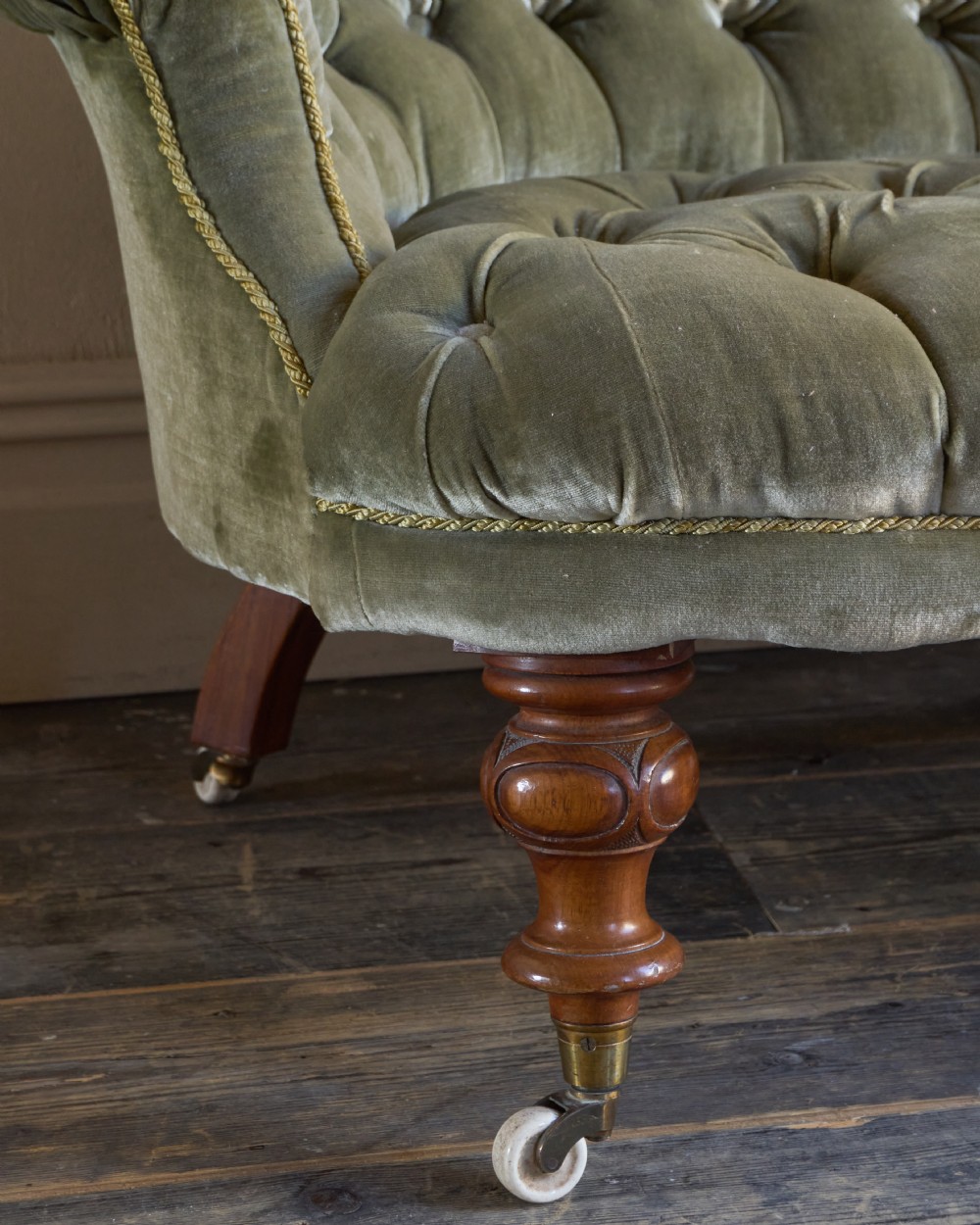 Antique Kidney Sofa - Green Velvet
 View VII