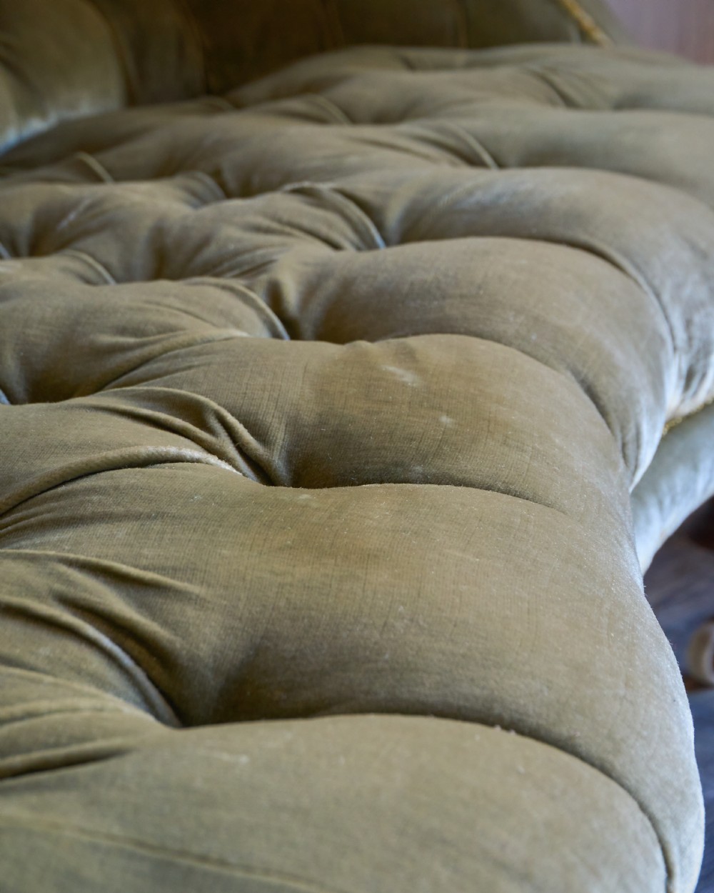 Antique Kidney Sofa - Green Velvet
 View IX