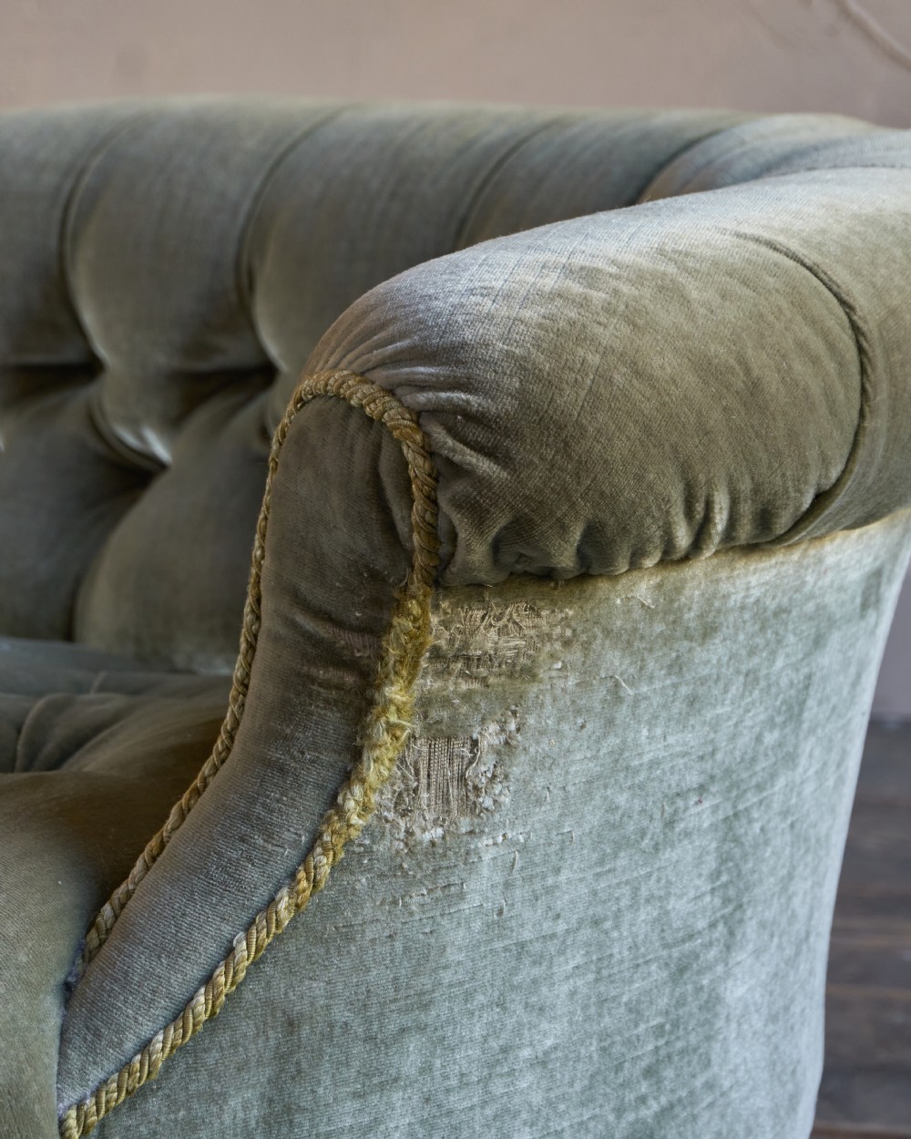 Antique Kidney Sofa - Green Velvet
 View XI