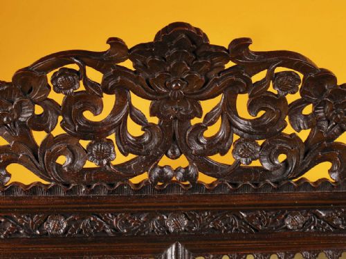 A RARE CARVED HARDWOOD SMALL ANGLO INDIAN DISPLAY CABINET 19TH CENTURY - ADDITIONAL PHOTO 4