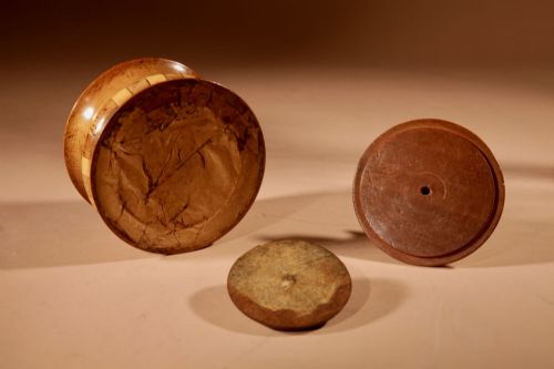 TREEN TOBACCO INTEREST A SET OF A MAHOGANY COOPERED PIPE STAND AND ITS COOPERED MAHOGANY TOBACCO BOX - ADDITIONAL PHOTO 5