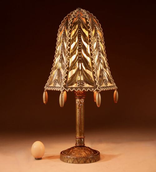 EXCEPTIONAL VERY STYLISH EMBOSSED BRASS ART NOUVEAUART DECO TABLE LAMP CIRCA 190020