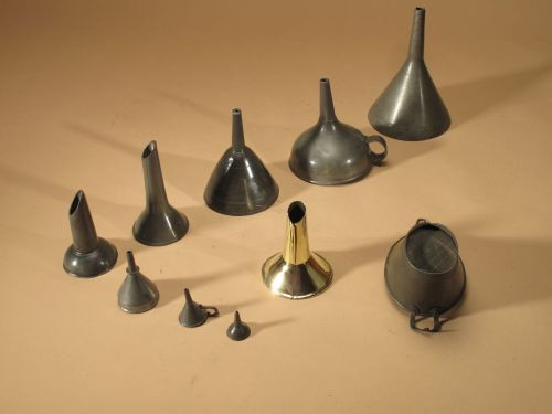 A VERY NICE BRASS PEWTER AND TIN ORIGINAL COLLECTION OF KITCHENWARE - ADDITIONAL PHOTO 6